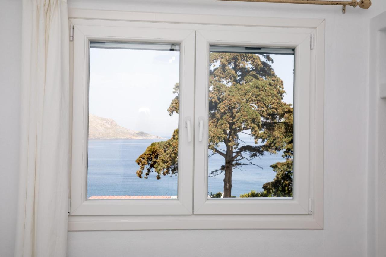 Sunny Bay Villa Agia Marina  Exteriör bild